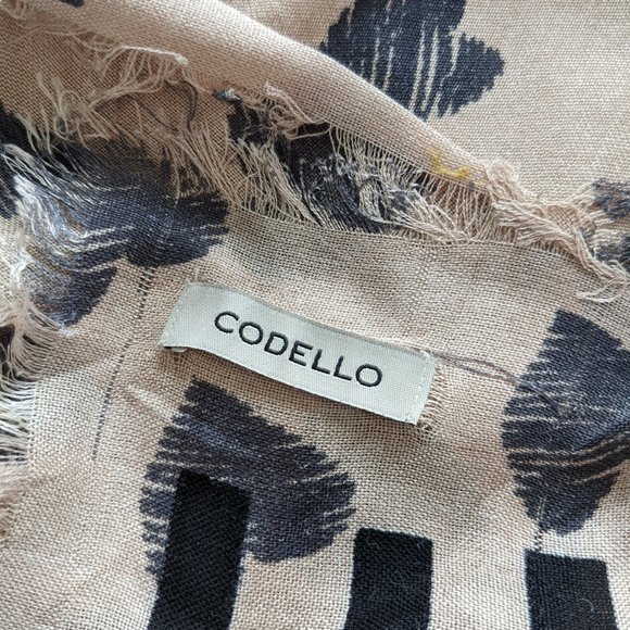 Codello Scarf / Wrap - Picture 5 of 5